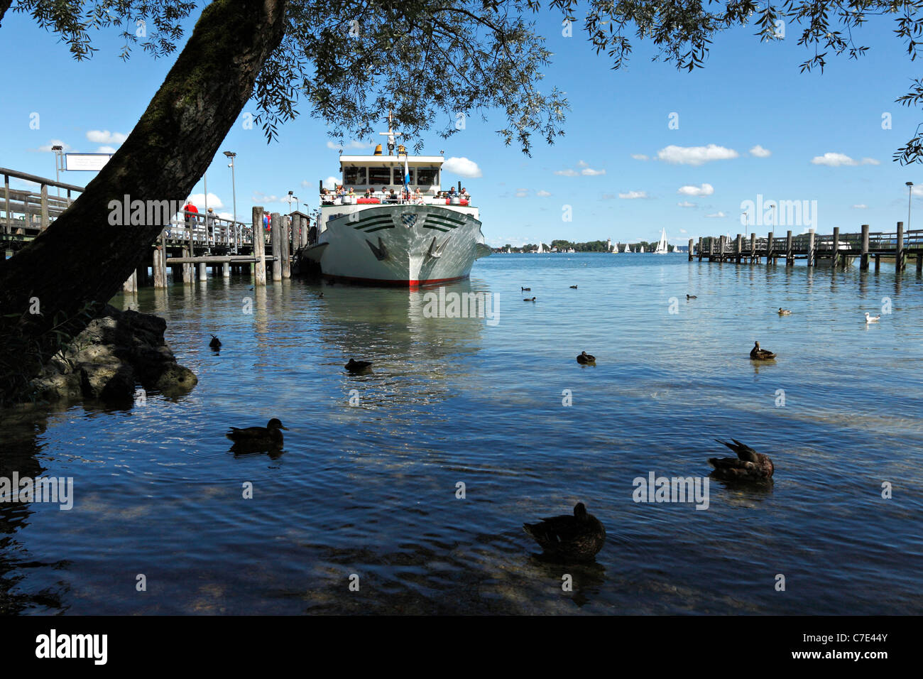 Chiemsee Ferry Boat al Herreninsel, Chiemgau Alta Baviera Germania Foto Stock