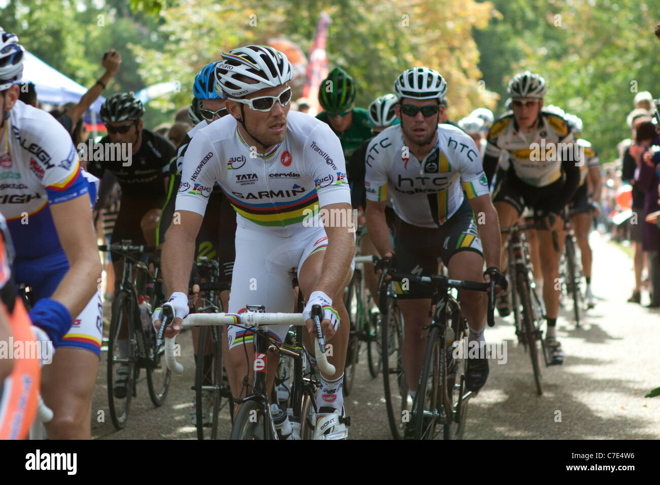 Tour della Gran Bretagna Stage 7 peloton passando attraverso il parco di Christchurch, Ipswich Foto Stock