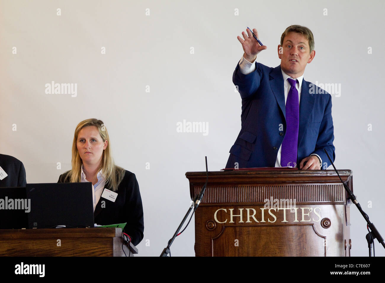 Offerta in Cowdray Park House asta di cimeli di famiglia. Foto:Jeff Gilbert Foto Stock