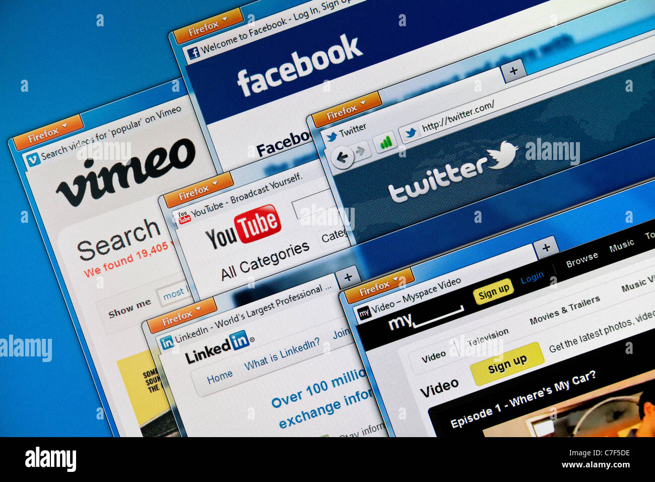 Social media Siti web sullo schermo di un computer, compresi Vimeo, Facebook, Youtube, Twitter Linkedin e MySpace. Foto Stock