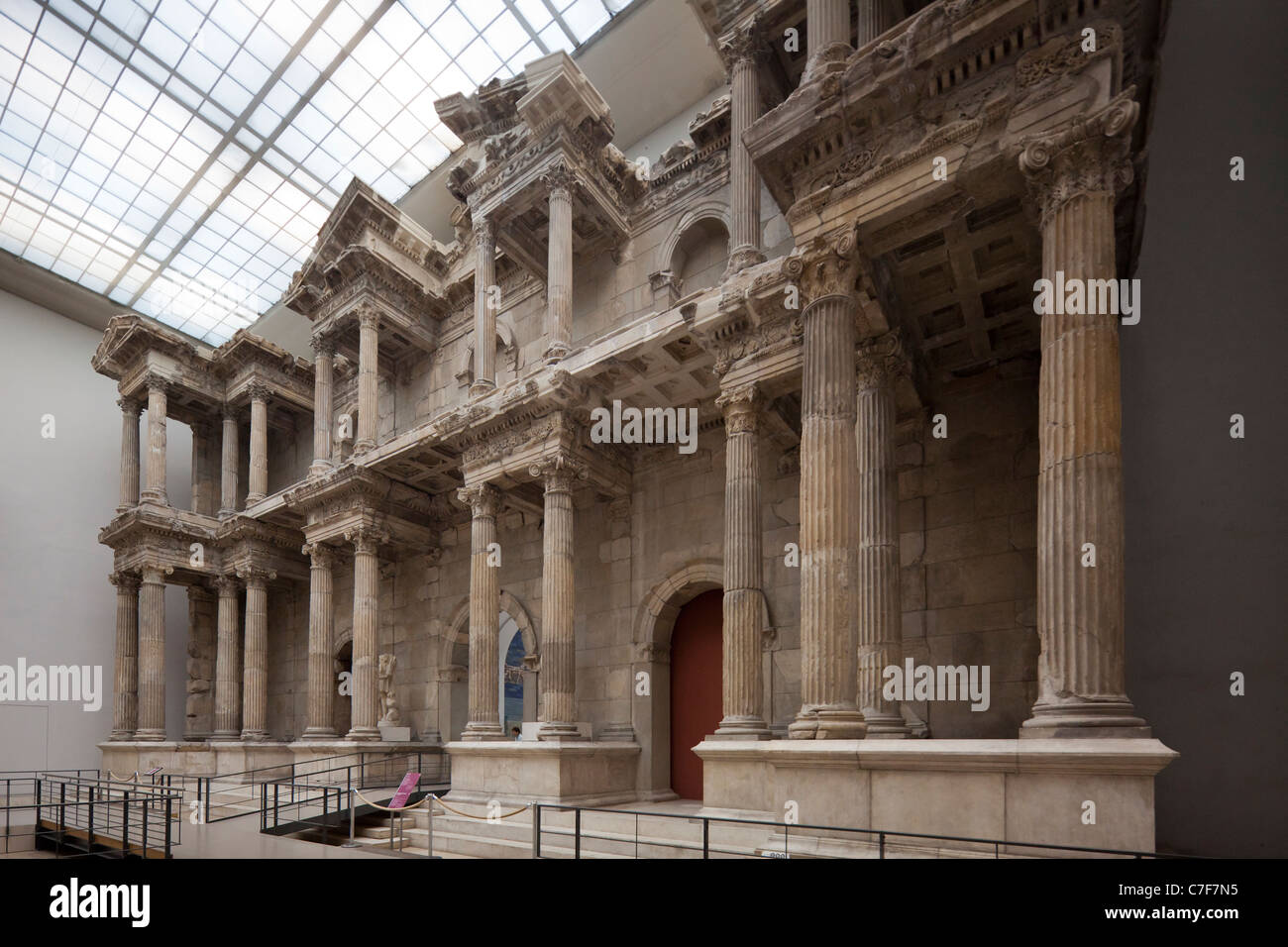 La porta del mercato di Mileto, Pergamon Museum di Berlino, Germania Foto Stock