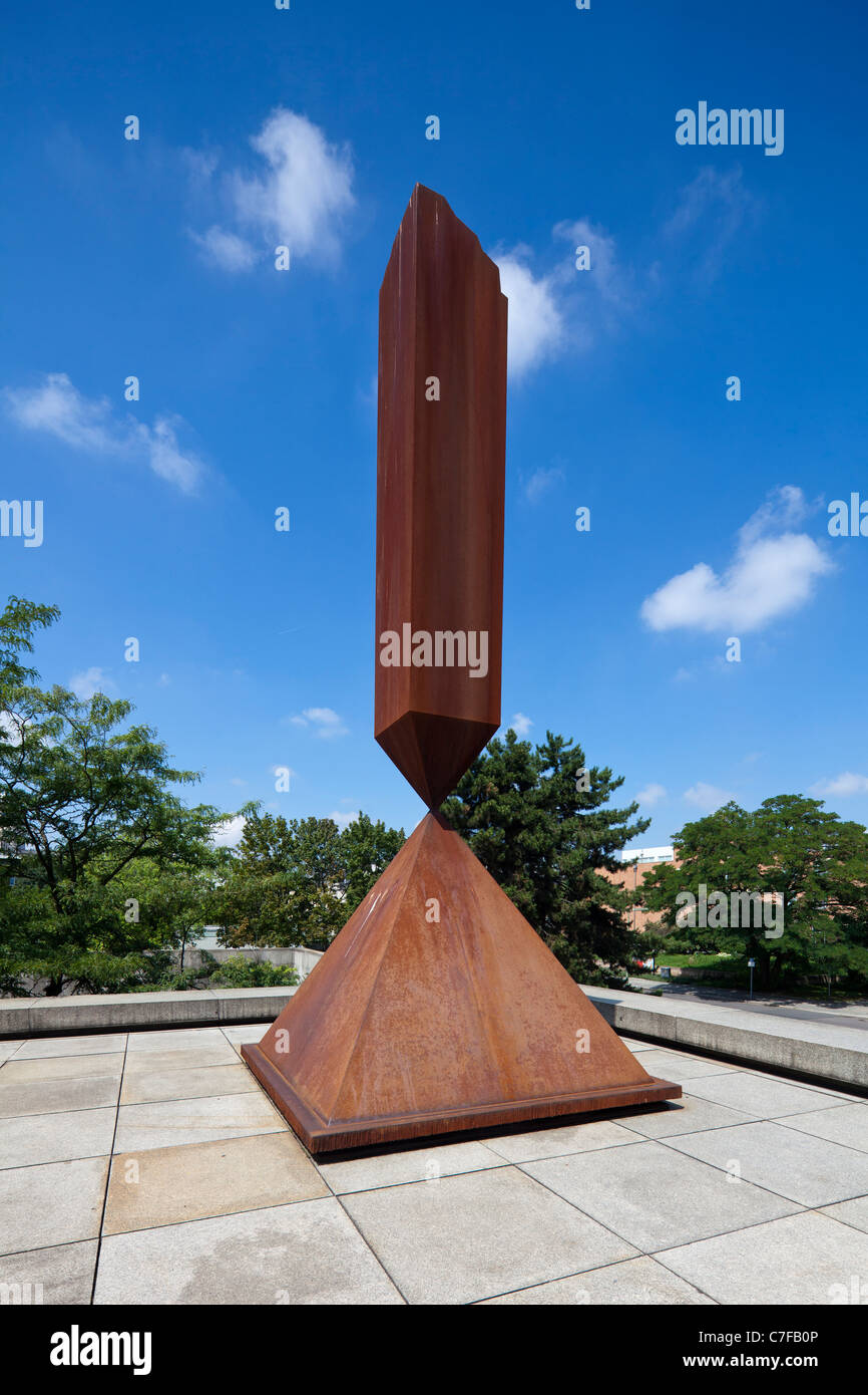 Obelisco rotto, 1963, da Barnett Newman, presso la Nuova Galleria Nazionale di Berlino, Germania Foto Stock