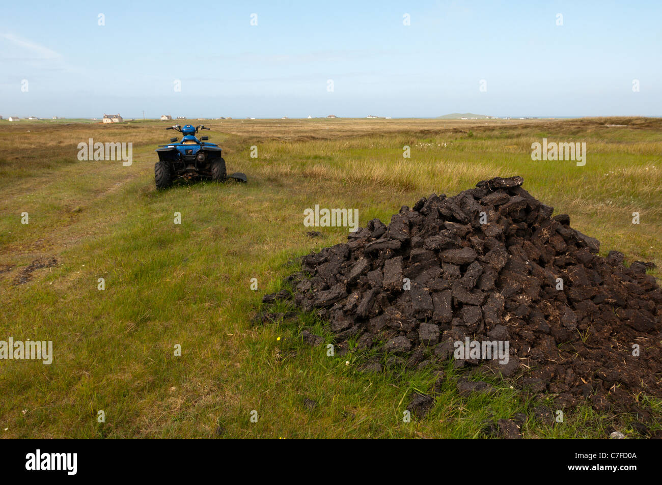 La torba di taglio sul delle Ebridi Isola di South Uist. Foto Stock
