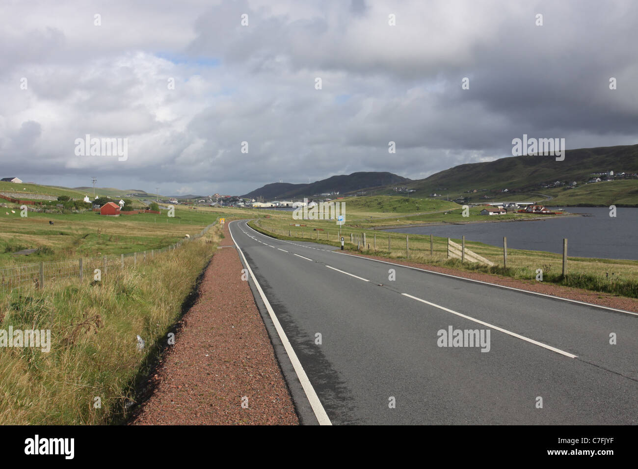 Strada su Trondra portando a Scalloway Isole Shetland Scozia Settembre 2011 Foto Stock