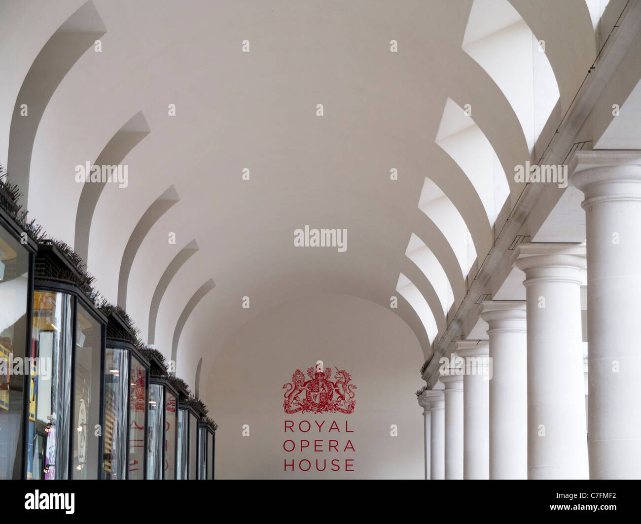 Ingresso al Royal Opera House, Londra, da Covent Garden Foto Stock