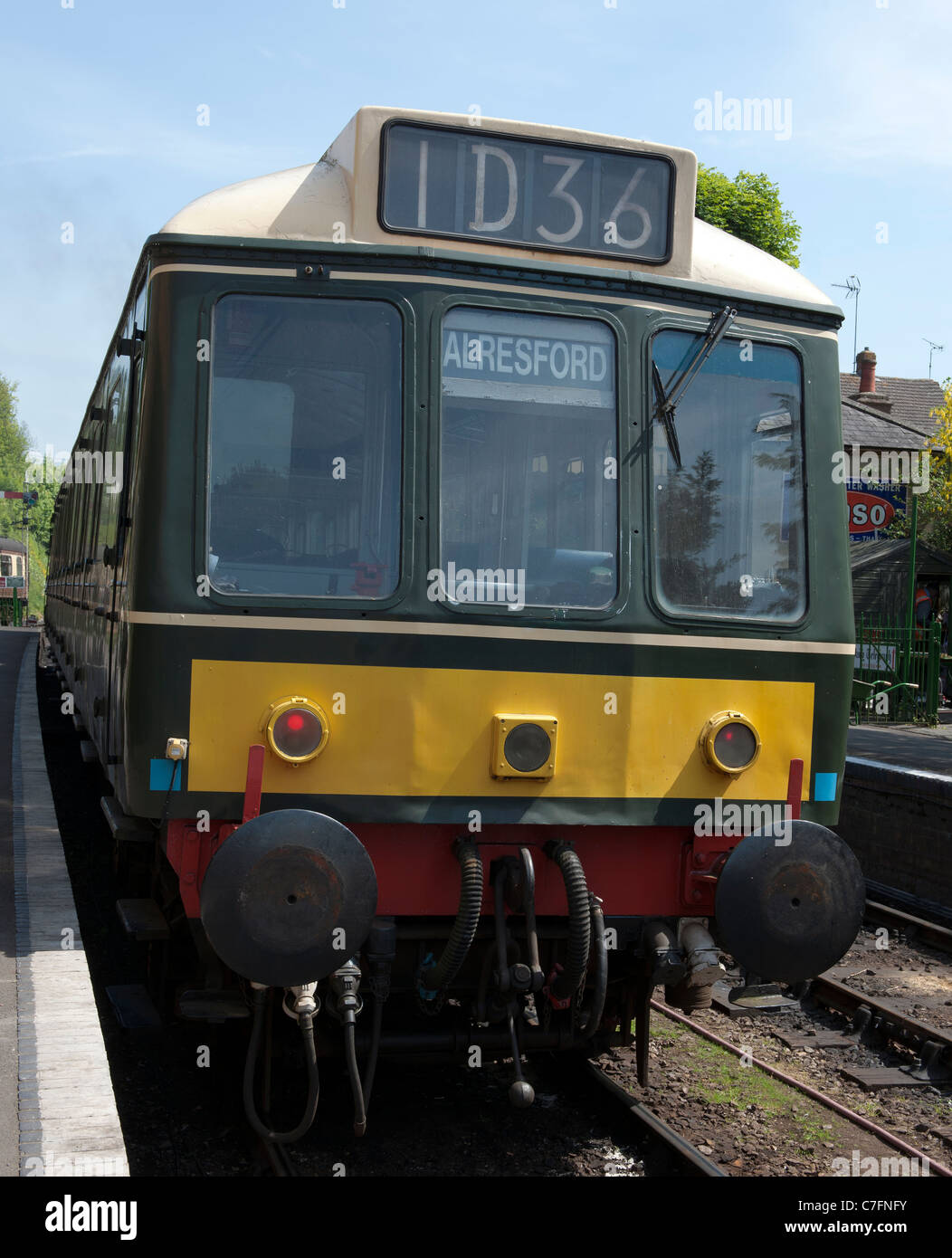 Vintage DMU unità Diesel a Leamington Spa stazione ferroviaria, (metà Hants Railway), Alresford, Hampshire, Inghilterra, Regno Unito. Foto Stock