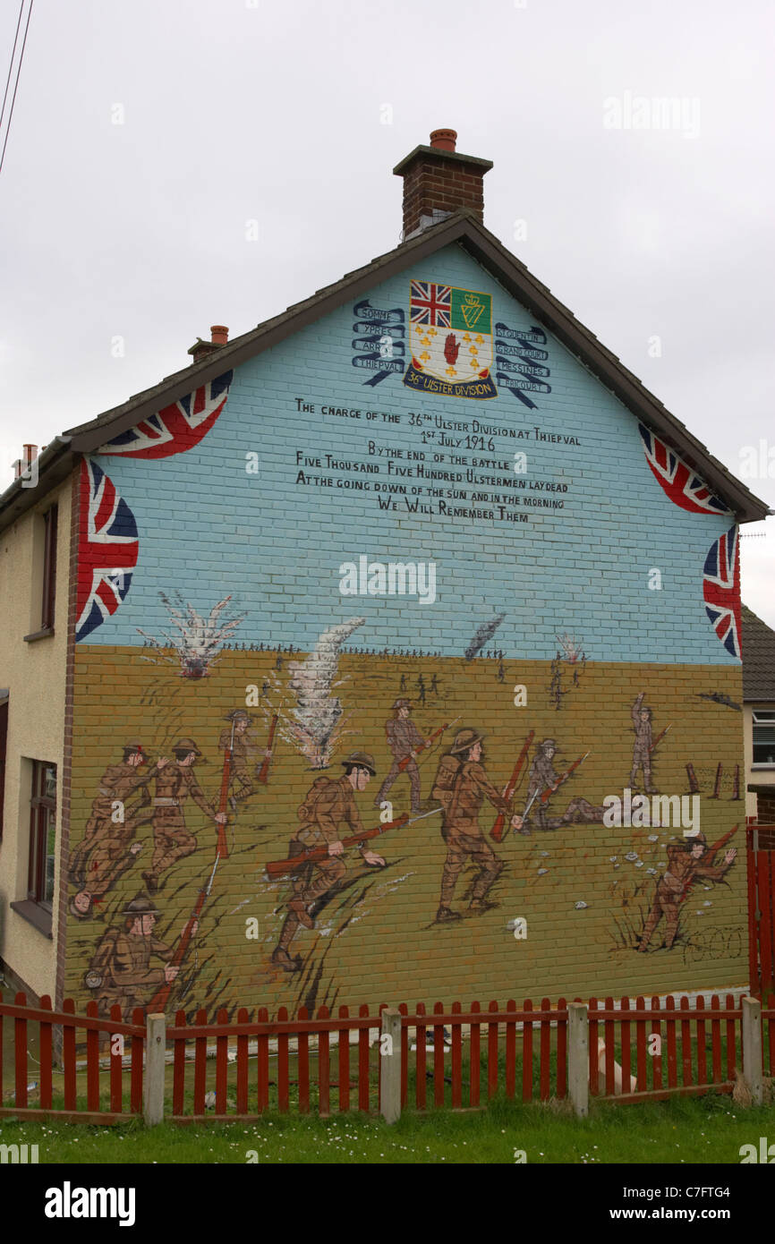 Xxxvi ulster division thiepval lealisti muro dipinto murale rathcoole newtownabbey Irlanda del Nord Foto Stock