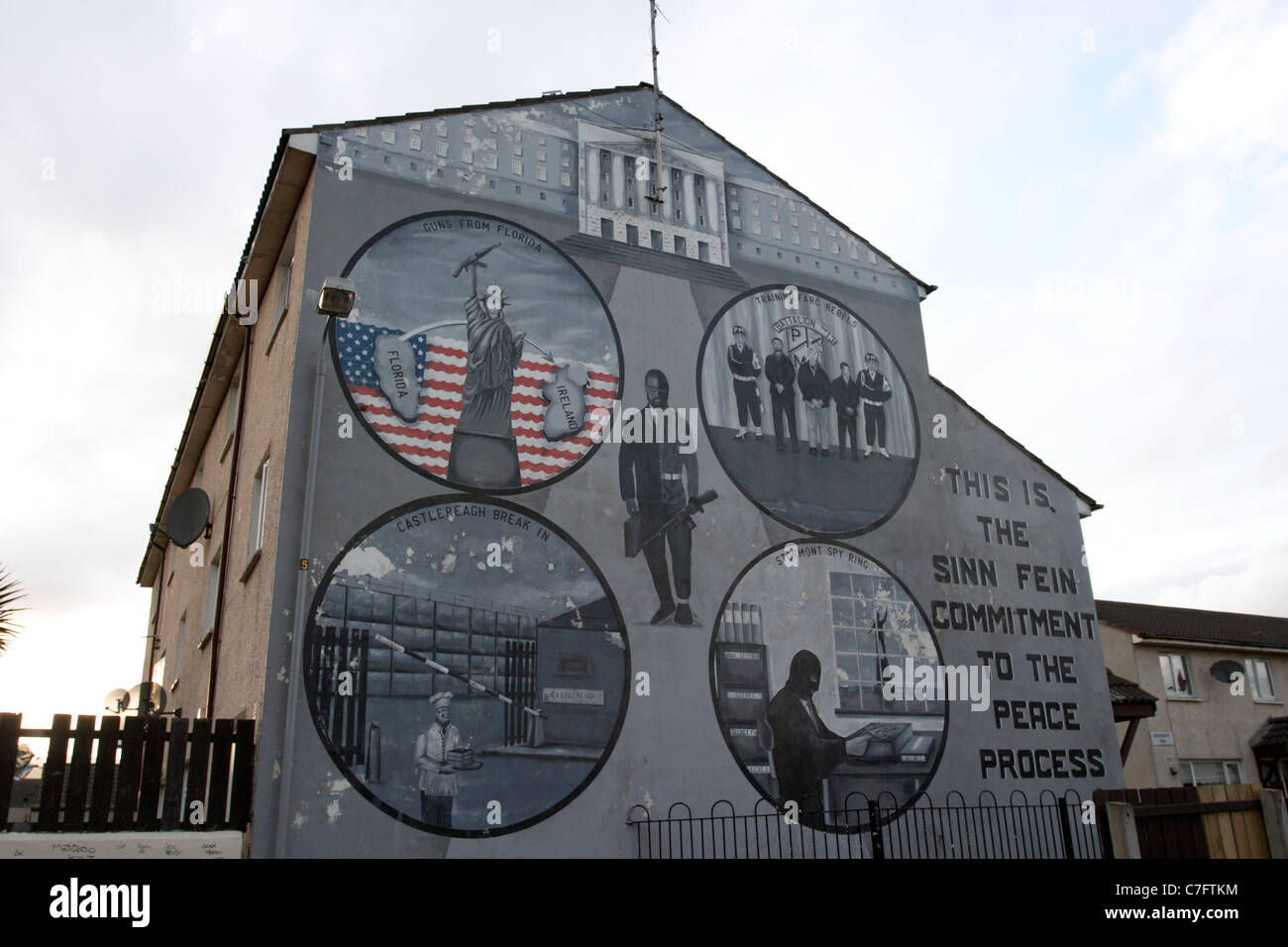 Anti Sinn Fein parete lealisti pittura murale di west belfast Irlanda del Nord Foto Stock