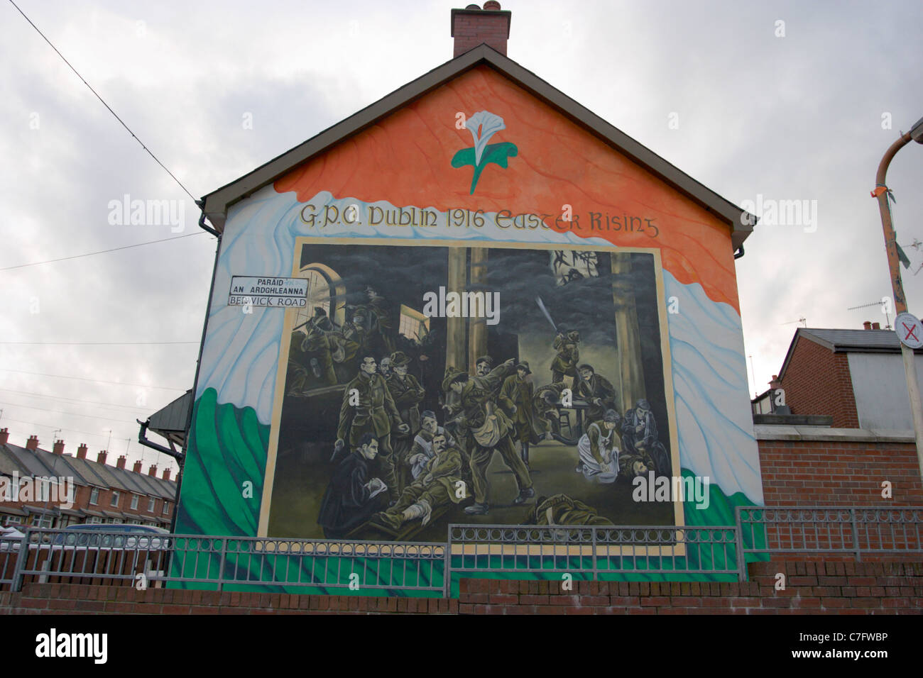 Oggetto Criteri di gruppo 1916 Dublin Easter rising parete repubblicano pittura murale di ardoyne belfast Nord Irlanda del Nord ni Foto Stock
