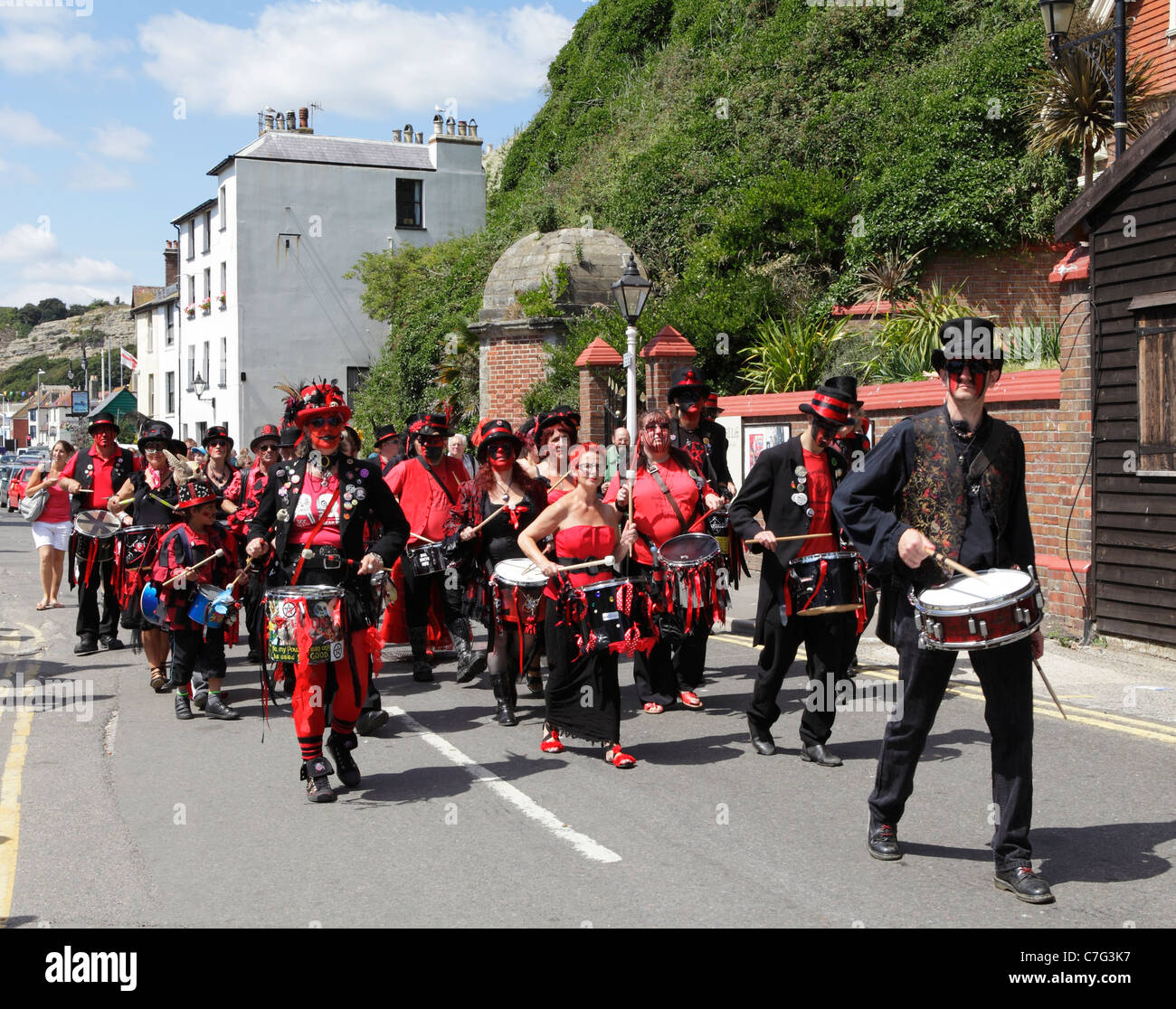 Batteristi Hastings in apertura della Città Vecchia la settimana di carnevale cerimonia, East Sussex, England, Regno Unito, GB Foto Stock