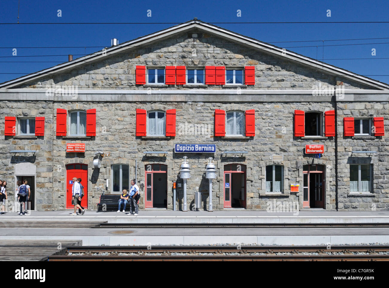 Ospizio Bernina stazione ferroviaria al Berninapass. La Svizzera, Europa, Grigioni, Patrimonio Mondiale UNESCO Rhaetien ferrovia. Foto Stock
