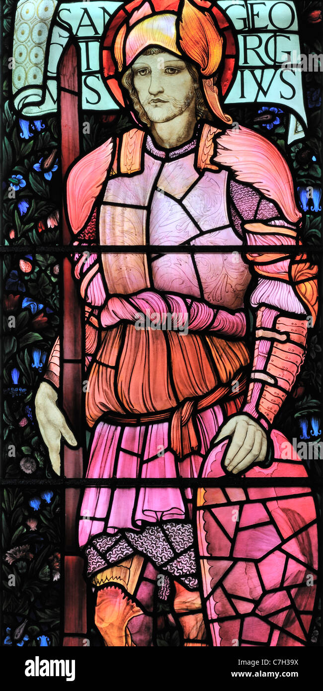 Un 'Masterpiece di stile', da Edward Burne-Jones, raffigurante San Giorgio, in St Martin's Church, Brampton, Cumbria, Inghilterra Foto Stock