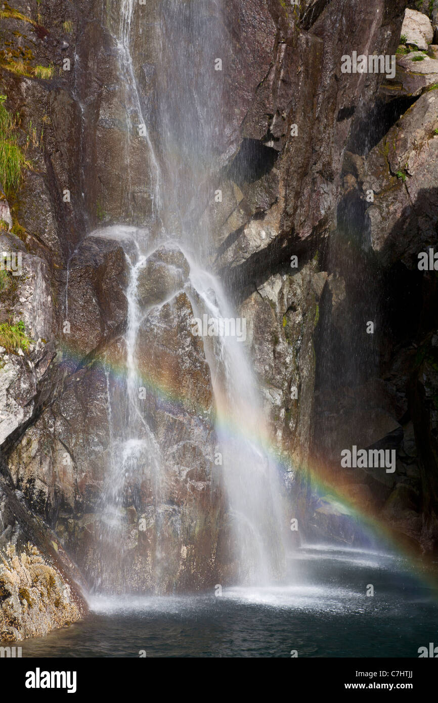 Le cascate di cataratta Cove, il Parco nazionale di Kenai Fjords, vicino a Seward, Alaska. Foto Stock