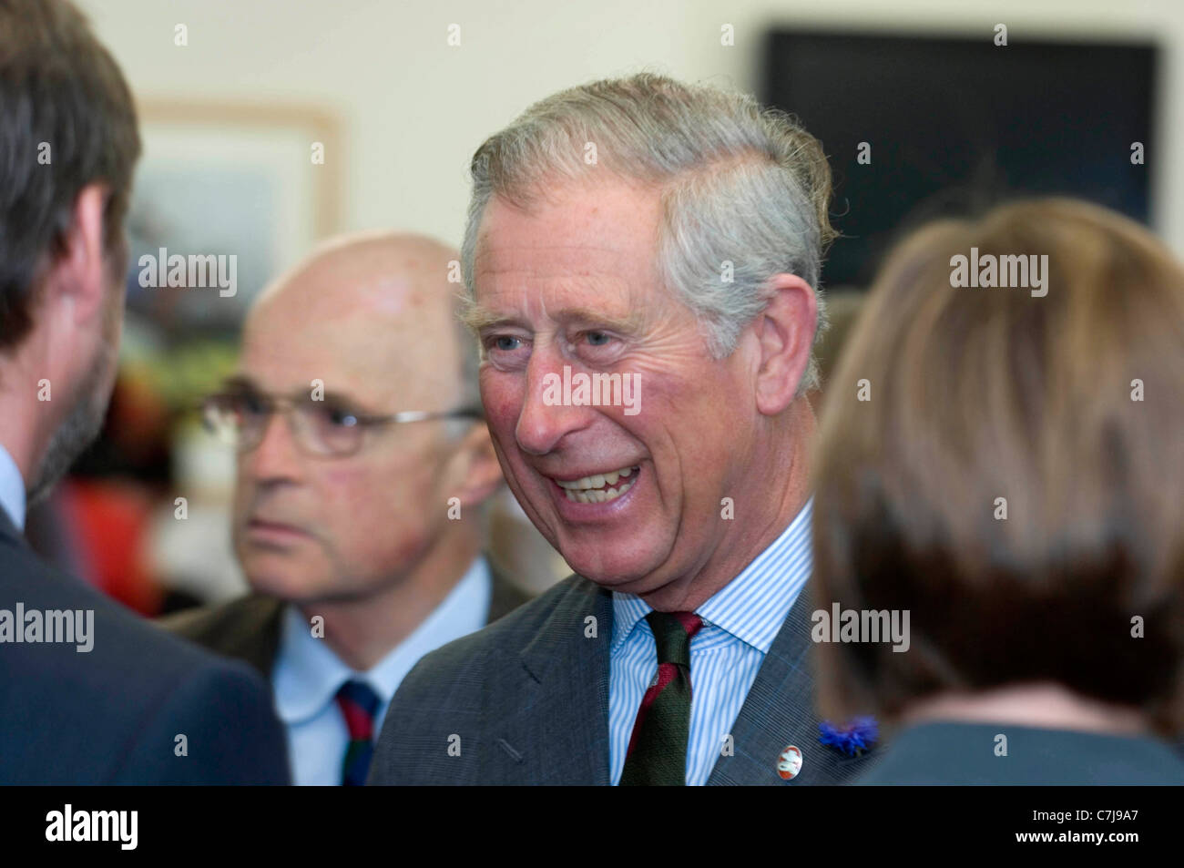 Il principe Charles visita a Ffos Las horse racing corso a nord della città di Llanelli in Gwendraeth Valley in Carmarthenshire. Foto Stock