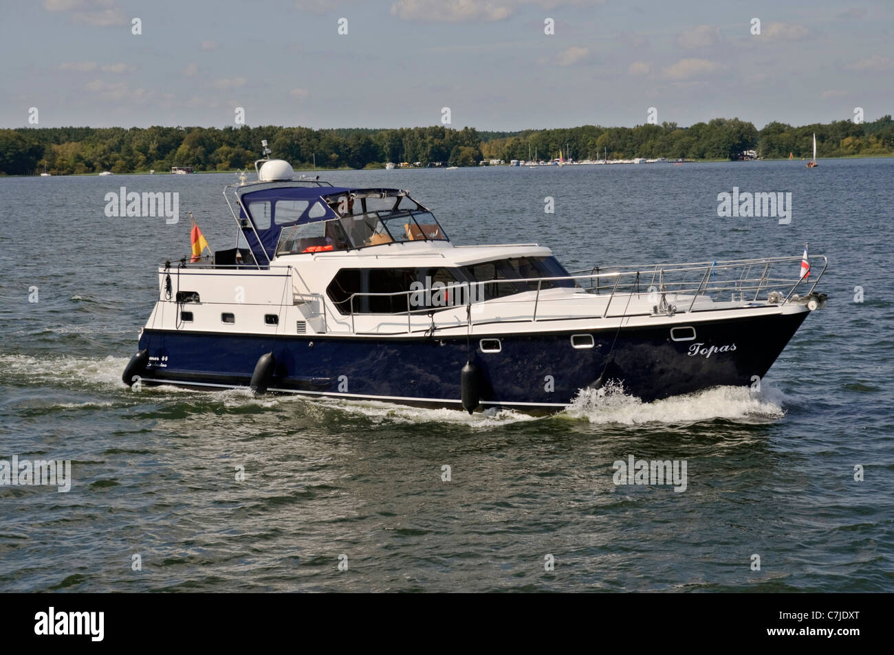 Barca sul Lago Müritz, Meclemburgo-Pomerania Occidentale, Germania. Foto Stock