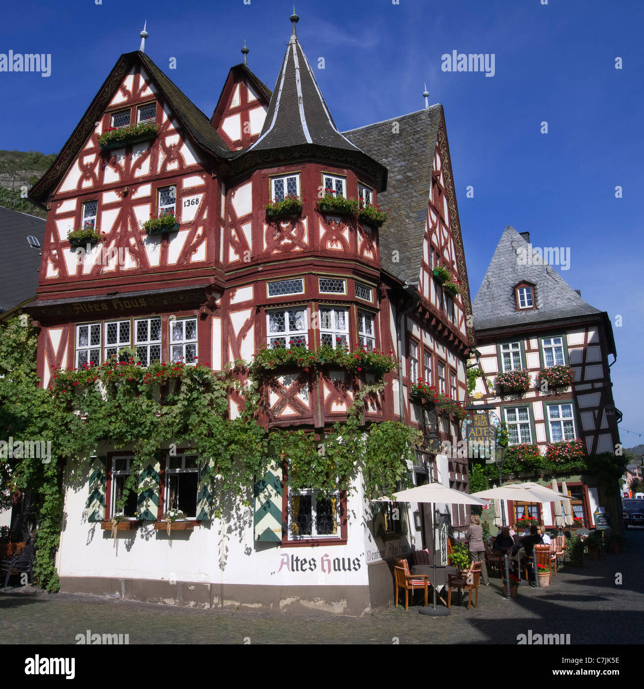 Vecchio altes Haus a struttura mista in legno e muratura storico edificio a Bacharach in Renania sul fiume Reno Germania Foto Stock