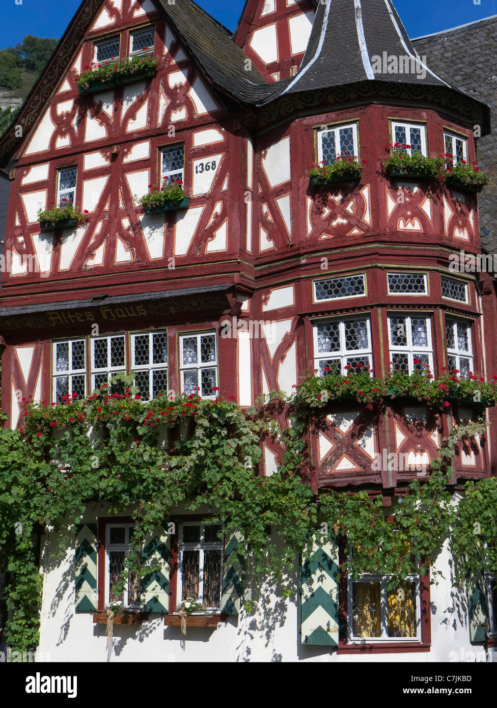 Vecchio altes Haus a struttura mista in legno e muratura storico edificio a Bacharach in Renania sul fiume Reno Germania Foto Stock