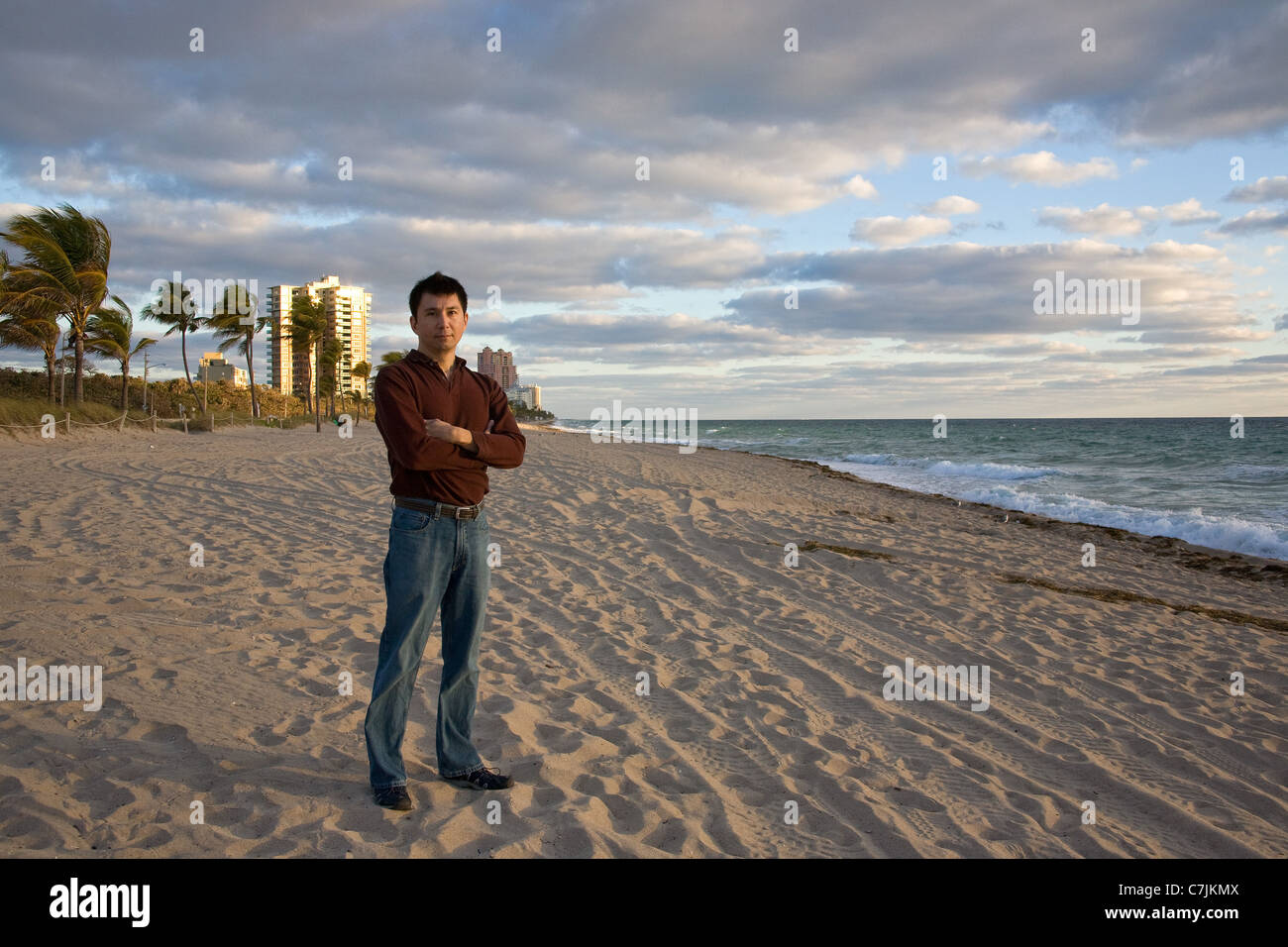 L'uomo su Ft. Lauderdale Beach, Florida, in mattina presto Foto Stock