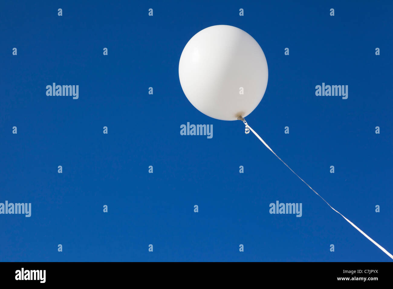 Palloncino bianco immagini e fotografie stock ad alta risoluzione - Alamy