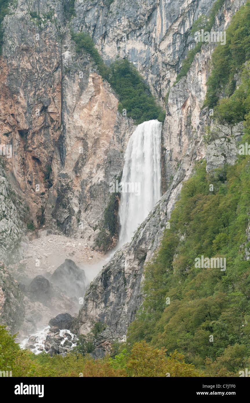 Il Boka cascate fiume in Slovenia Foto Stock