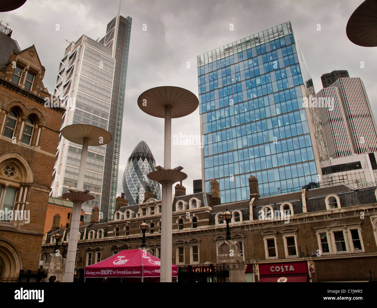 Lo skyline di Londra ,vista dalla stazione di Liverpool Street Foto Stock