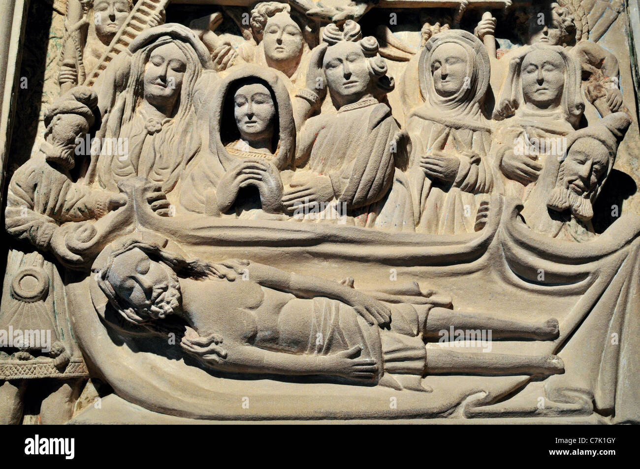 Spagna, San Giacomo modo: romanico scena di tumulazione nella cattedrale museo di Santo Domingo de la Calzada Foto Stock