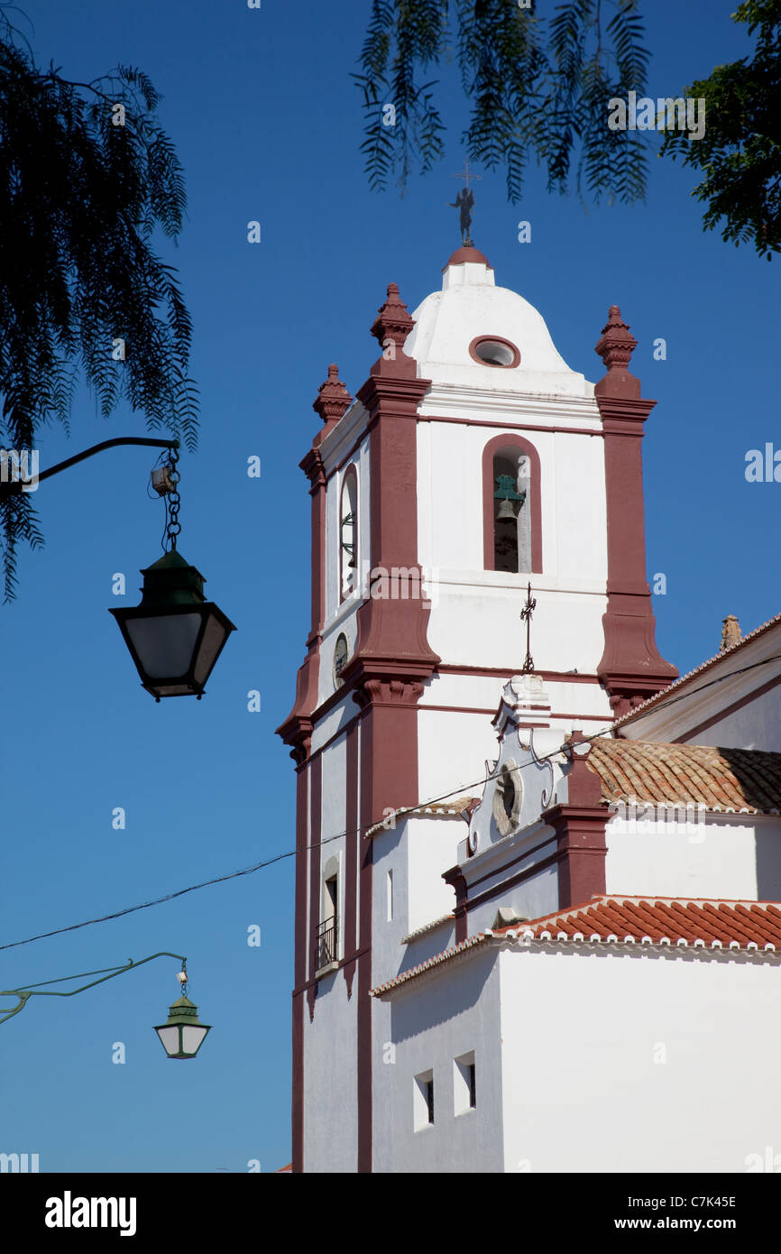 Il Portogallo, Algarve, Silves, Cattedrale & Lampade stradali Foto Stock