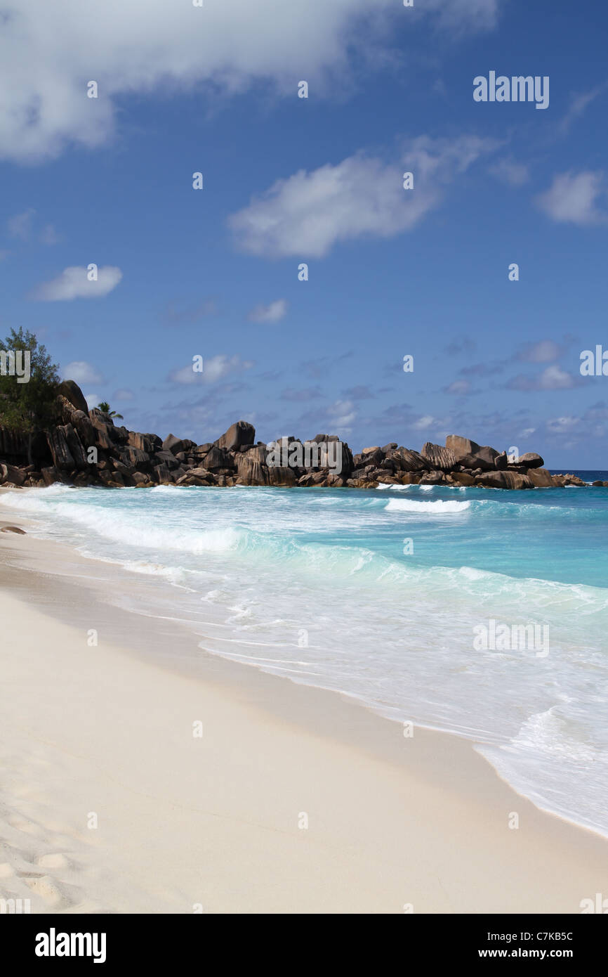 Vista del Grand Anse spiaggia di La Digue Island, Seychelles. Foto Stock