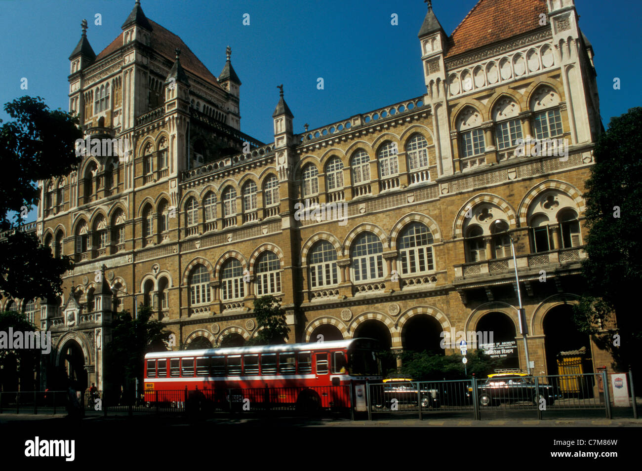 Elphinstone College su MG Road, Fort, Mumbai Foto Stock