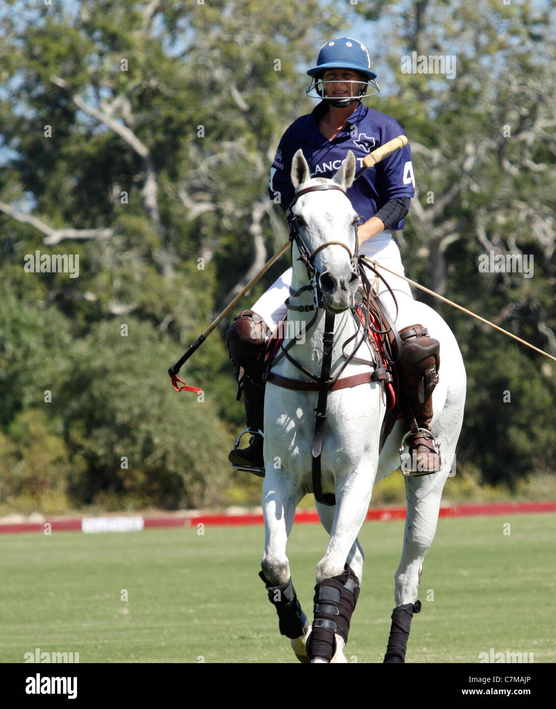 Femmina di giocatore di polo che partecipano al Campionato Femminile serie del torneo Foto Stock
