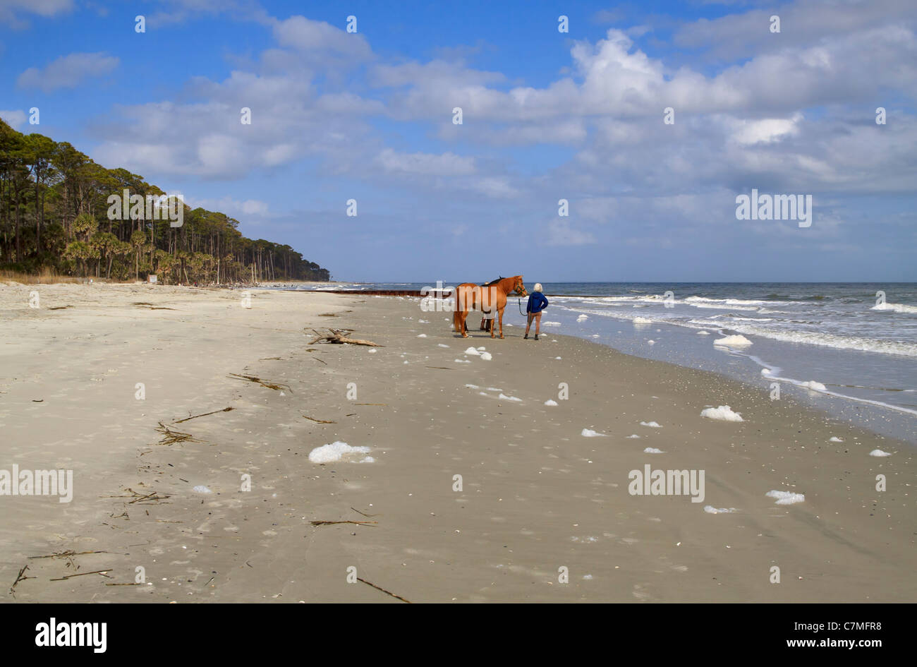 Caccia Island è un isola barriera con tre miglia di Atlantic Beach in Carolina del Sud. La spiaggia è molto popolare per passeggiate a cavallo. Foto Stock
