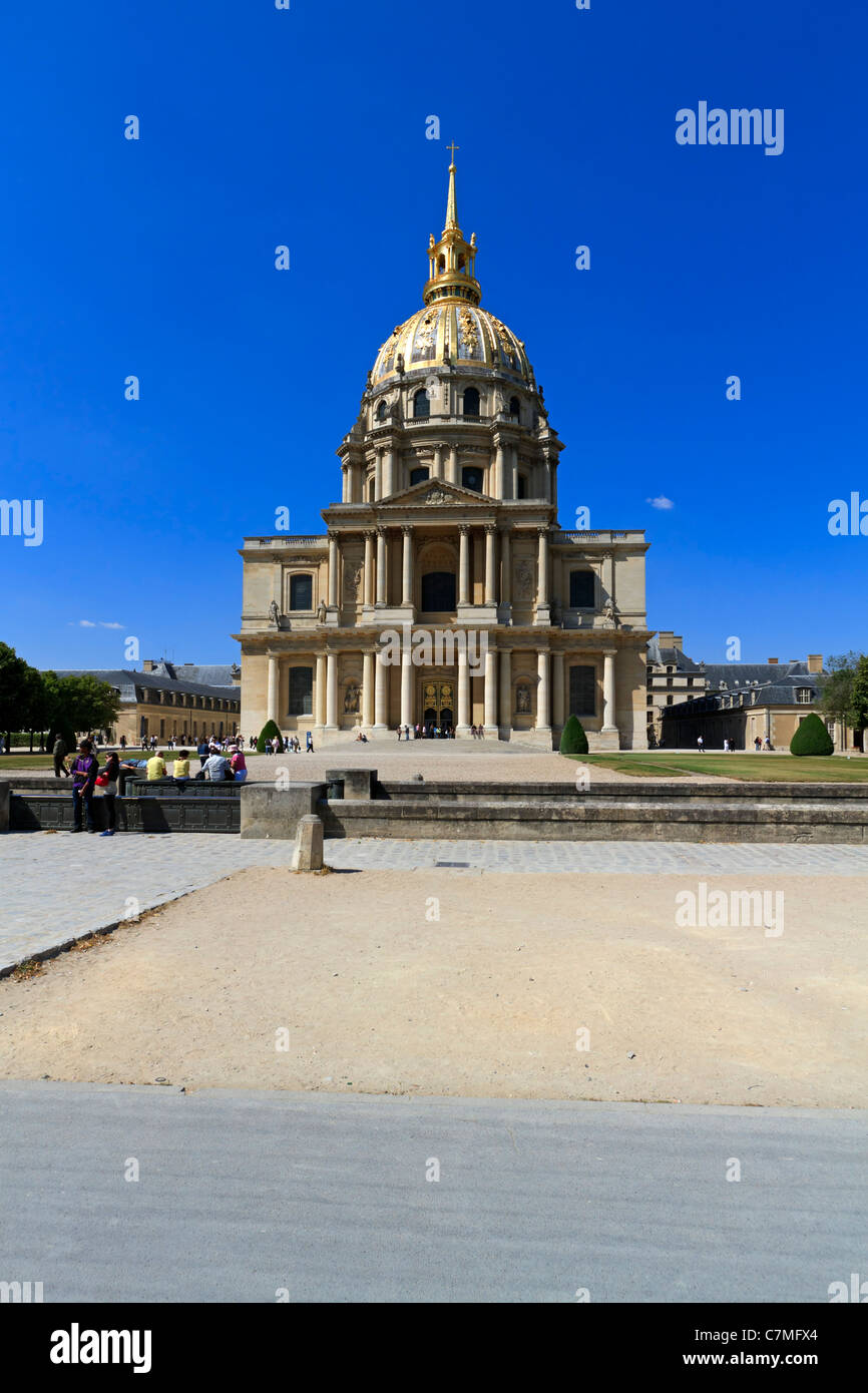 Les Invalides e cupola chiesa, Paris, Francia. L' Hotel des Invalides è stato costruito da Luigi XIV per i feriti e i veterani di pensionati. Foto Stock