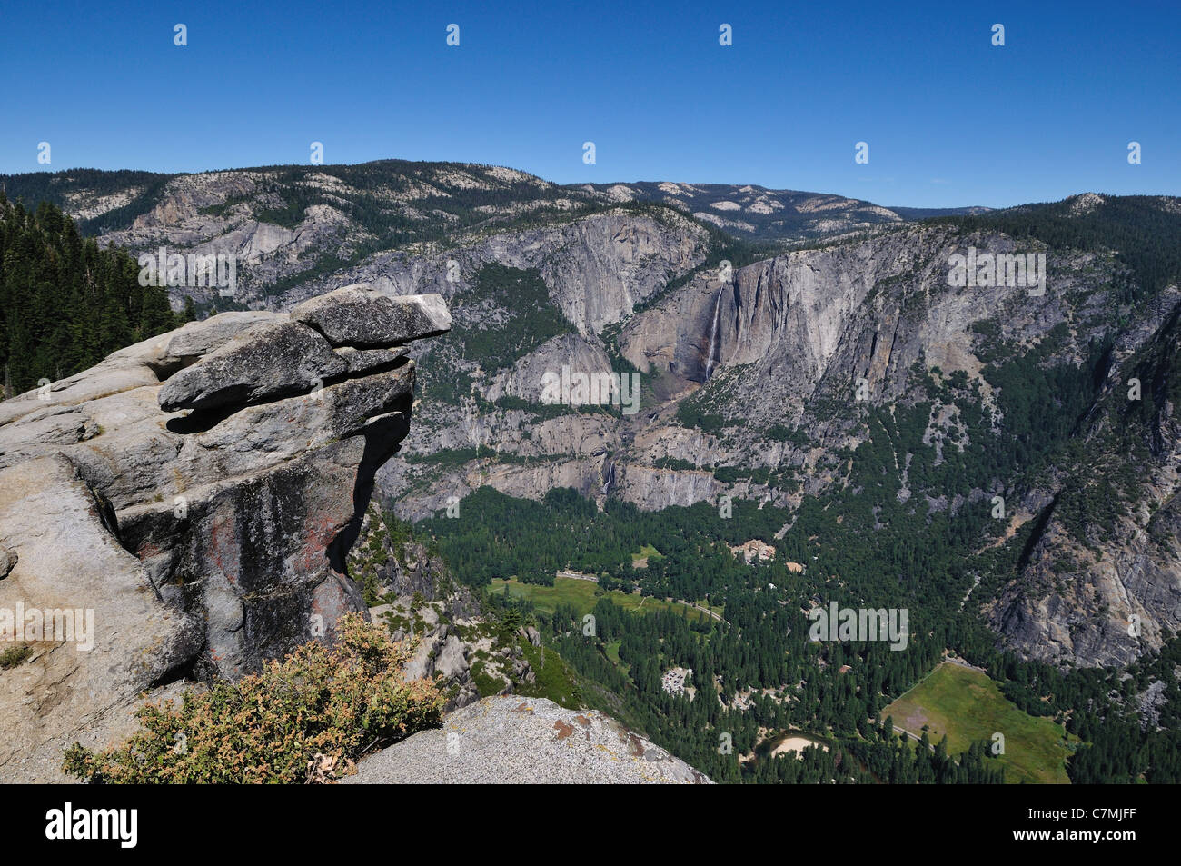 Vista della Valle di Yosemite dal punto ghiacciaio. Parco Nazionale di Yosemite in California, Stati Uniti d'America. Foto Stock