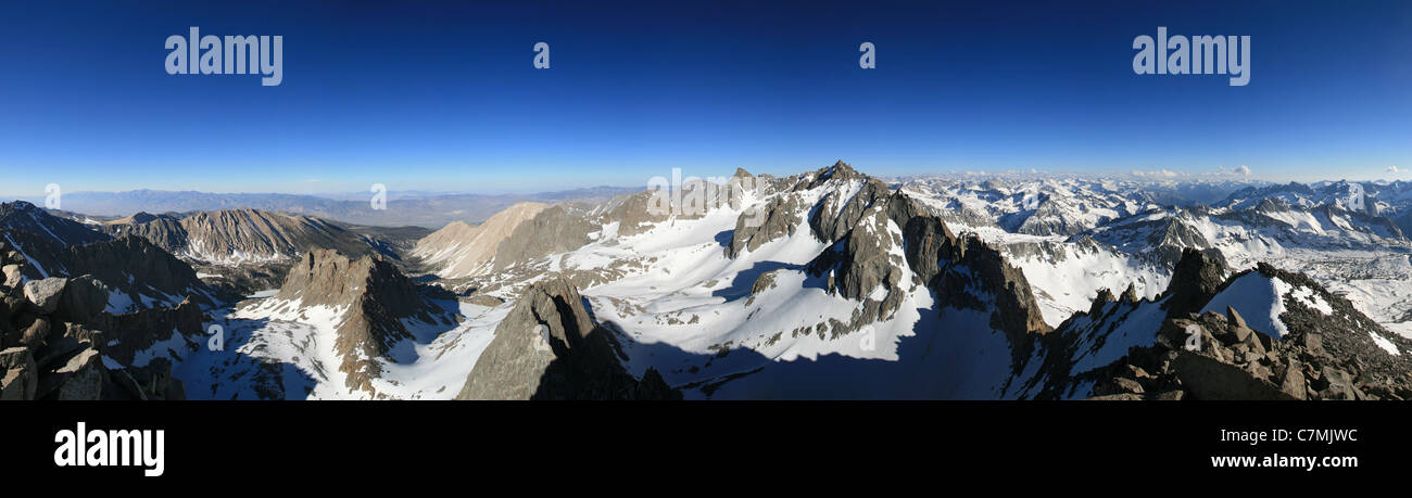 Panorama della palizzata gamma nelle montagne della Sierra Nevada, da Agassiz Peak Foto Stock