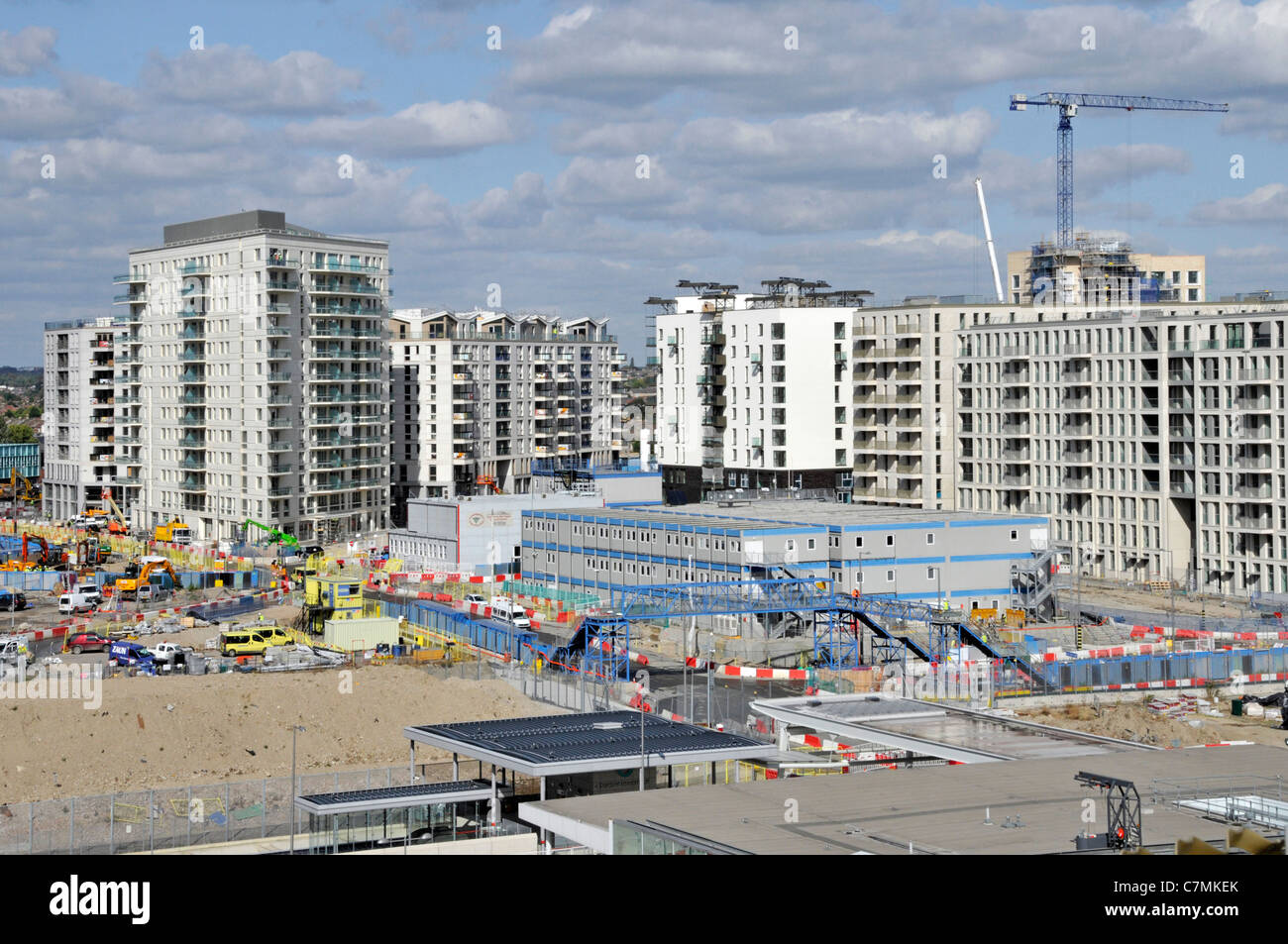 Appartamenti 2012 Giochi olimpici atleti villaggio lavori in corso di costruzione Cantiere e case sostenibili di livello 4 Stratford East Londra, Regno Unito Foto Stock