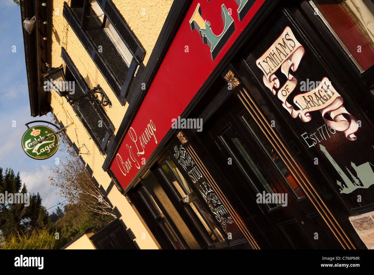 Irlanda, Co Wicklow, Glendalough Lynhams di Laragh bar, ristorante e hotel front Foto Stock