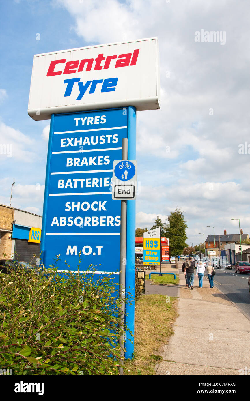 Segno per una riparazione auto garage in Bury St Edmunds, Regno Unito Foto Stock