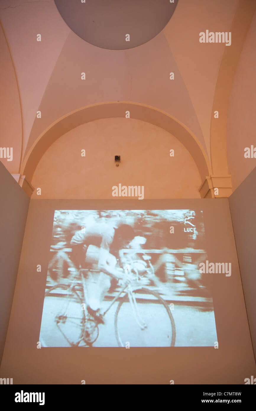 Filmato su Fausto Coppi illustrato in occasione di una mostra tenutasi nel Complesso del Vittoriano a Roma. Foto Stock