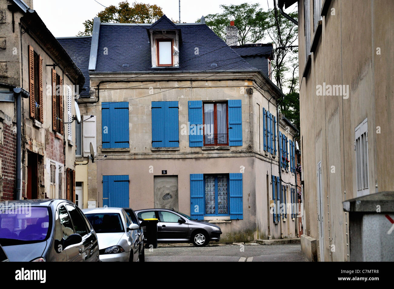 Casa francese verso il basso su una strada laterale in Francia a Vic-Sur-Aisne Berny-Rivière Francia Foto Stock