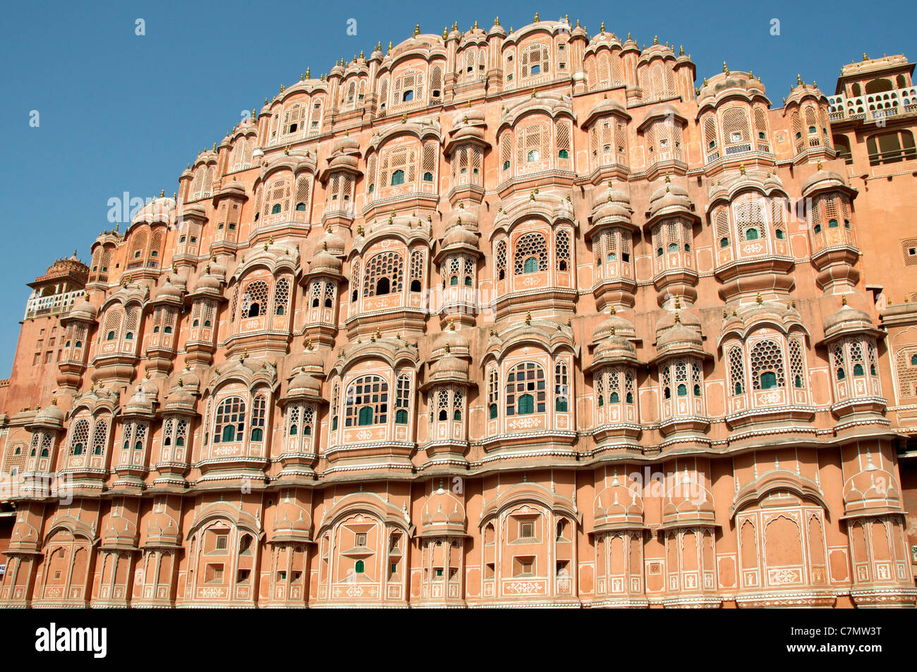 Parte anteriore del Hawa Mahal o Palazzo dei venti di Jaipur India Rajasthan Foto Stock