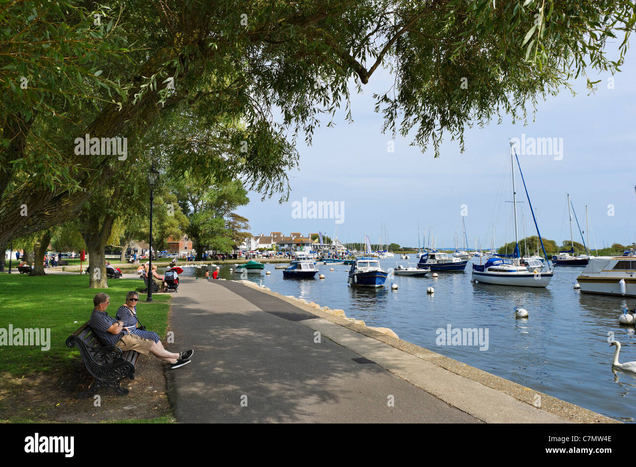 Barche sul fiume Stour presso Town Quay, Christchurch, Dorset, England, Regno Unito Foto Stock