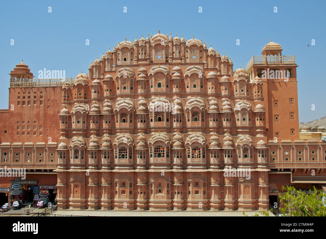 Parte anteriore del Hawa Mahal o Palazzo dei venti di Jaipur India Rajasthan Foto Stock