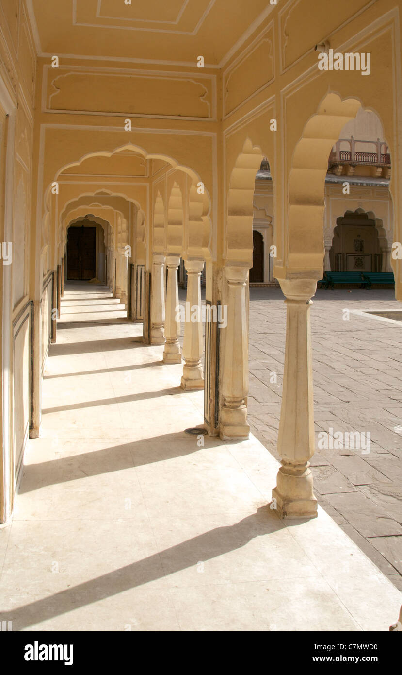 Aprire il cortile interno Hawa Mahal o Palazzo dei venti di Jaipur India Rajasthan Foto Stock