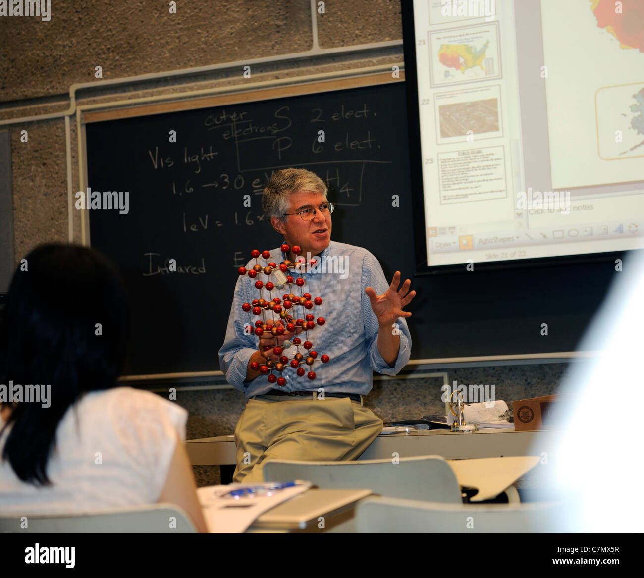 La Yale University Physics prof. Daniel Proder insegna corso presso la Yale scuola estiva. Foto Stock