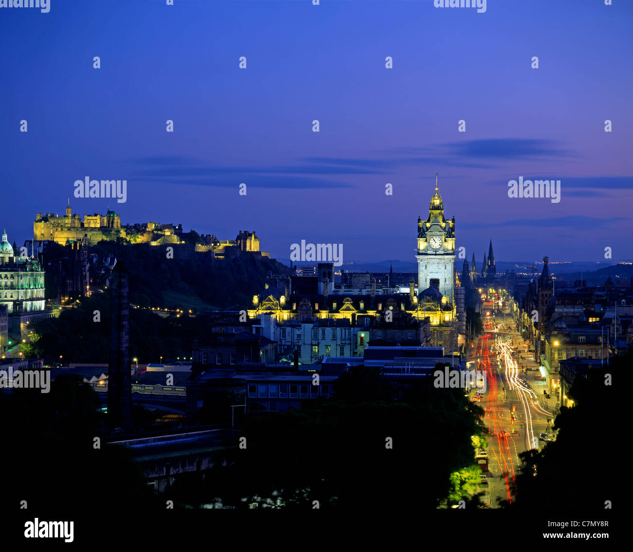 Vista notturna di Edimburgo dal cartone Hill Foto Stock