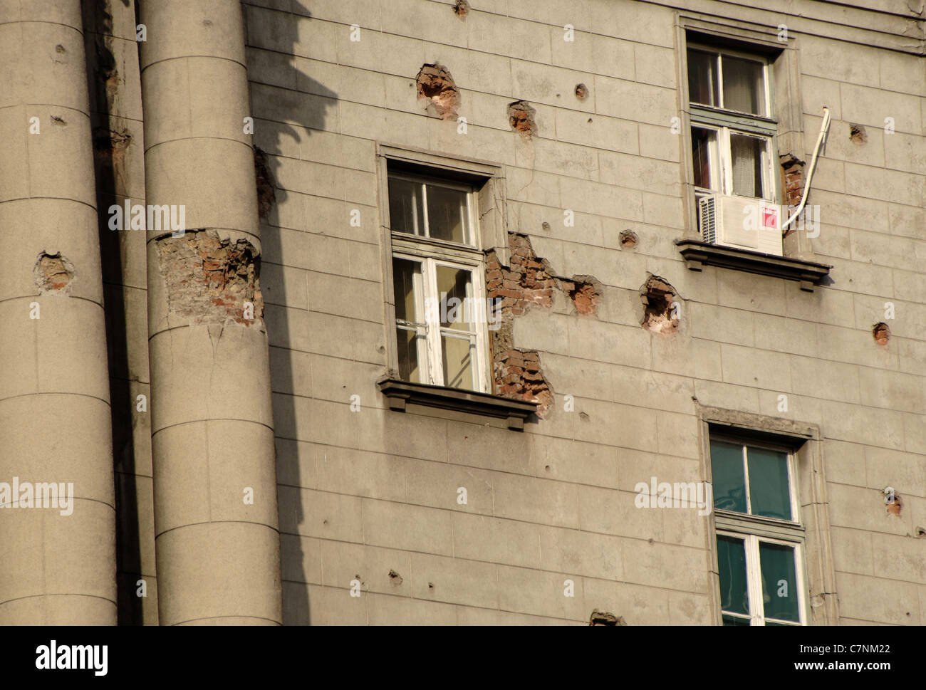 La Serbia. Belgrado. Gli edifici del governo distrutto dai bombardamenti della NATO durante la guerra di Jugoslavia. Dettaglio. Foto Stock