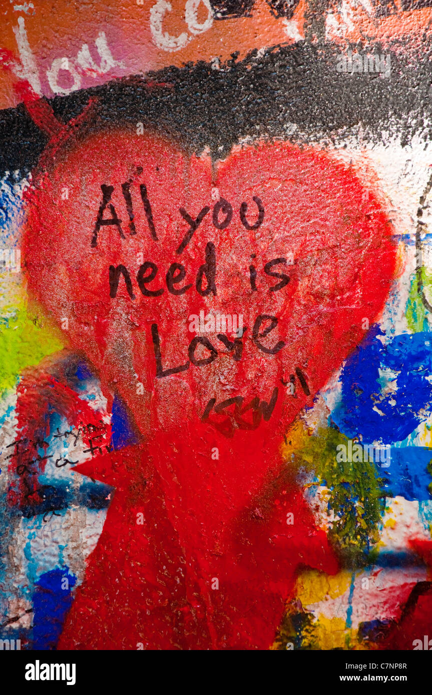 Dettaglio di un famoso muro di Lennon a Praga Foto Stock