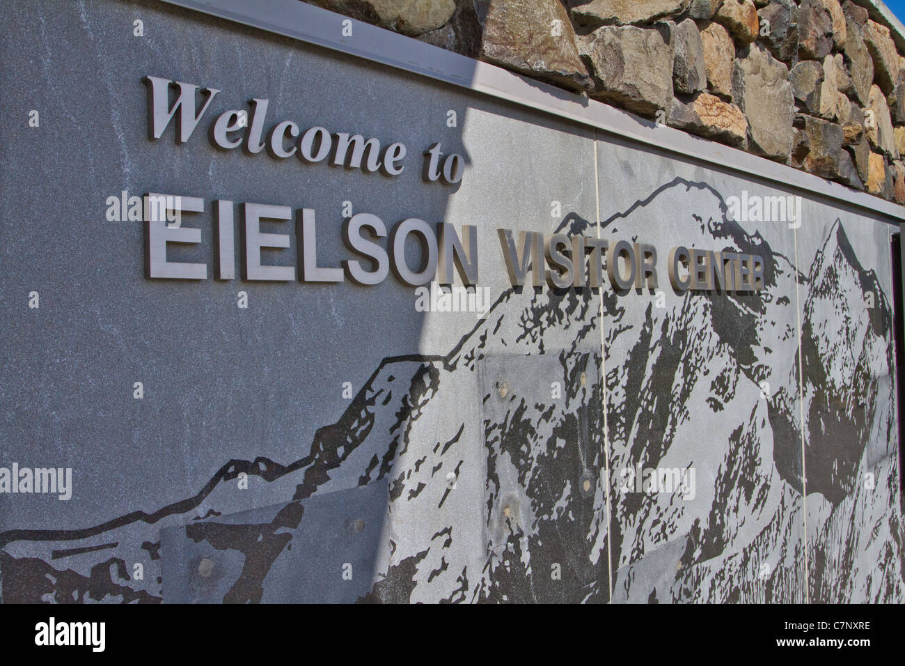 "Benvenuti a Eielson Visitor Center' segno nel Parco Nazionale di Denali, AK, STATI UNITI D'AMERICA. Foto Stock