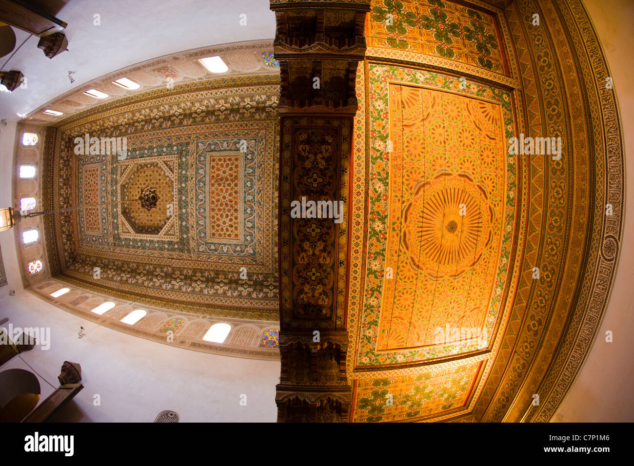 La meravigliosa decorazione sul soffitto del Palais de la Bahia in Marrakech, Marocco Foto Stock