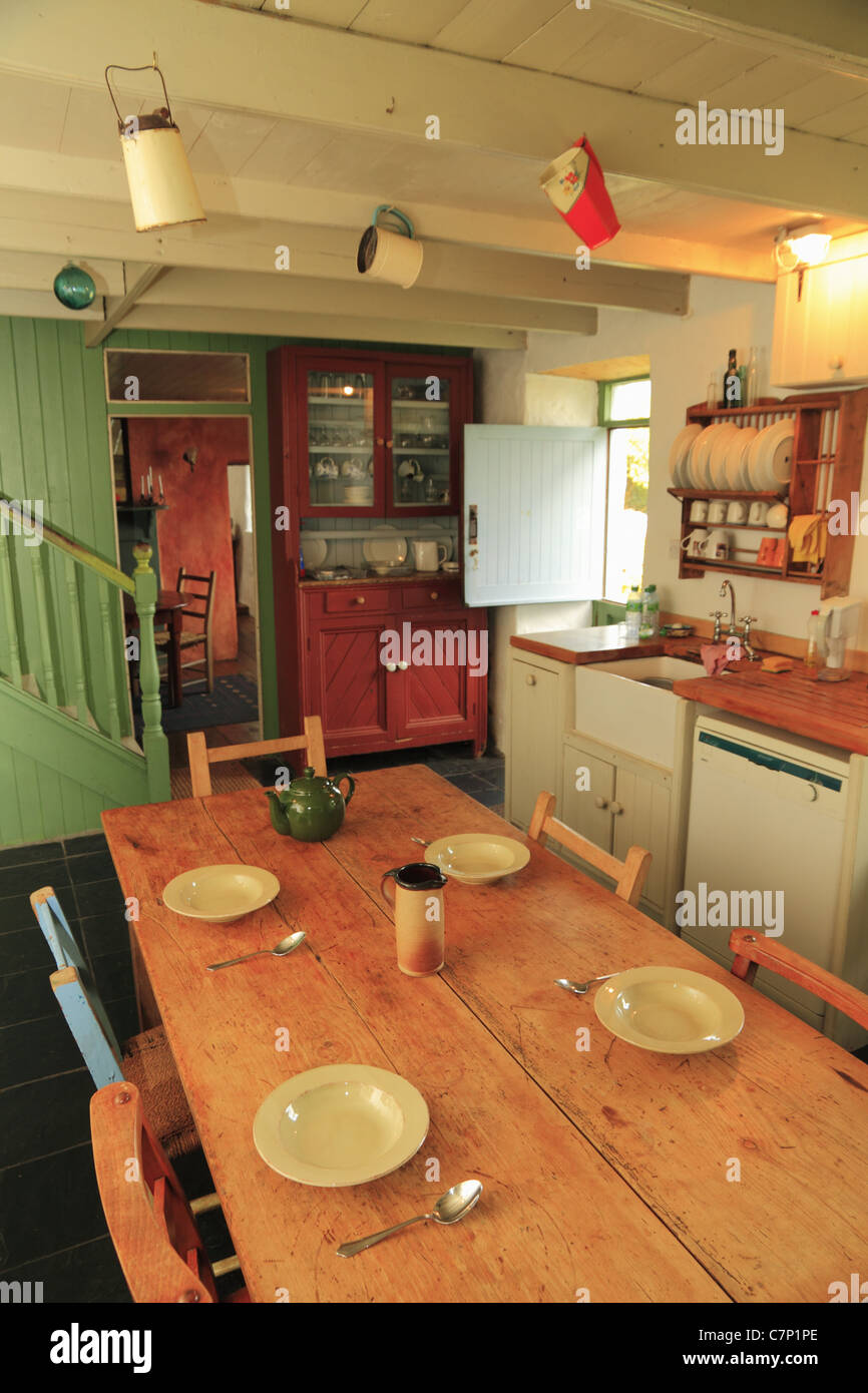 Una tradizionale casa colonica irlandese cucina sulla penisola di Beara nella Contea di Kerry, Repubblica di Irlanda. Foto Stock